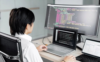 黔东 api php源码,下载的php源码怎么运行呢？